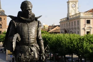 Monumento A Miguel De Cervantes Plaza Cervantes Visita Guiada Alcala Henares Naturanda 1